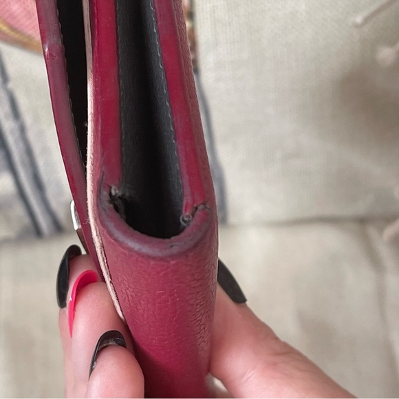 LOUIS VUITTON MyLockMe Compact Wallet in red and cream leather⭐️💯AuThEnTiC - Picture 4 of 15